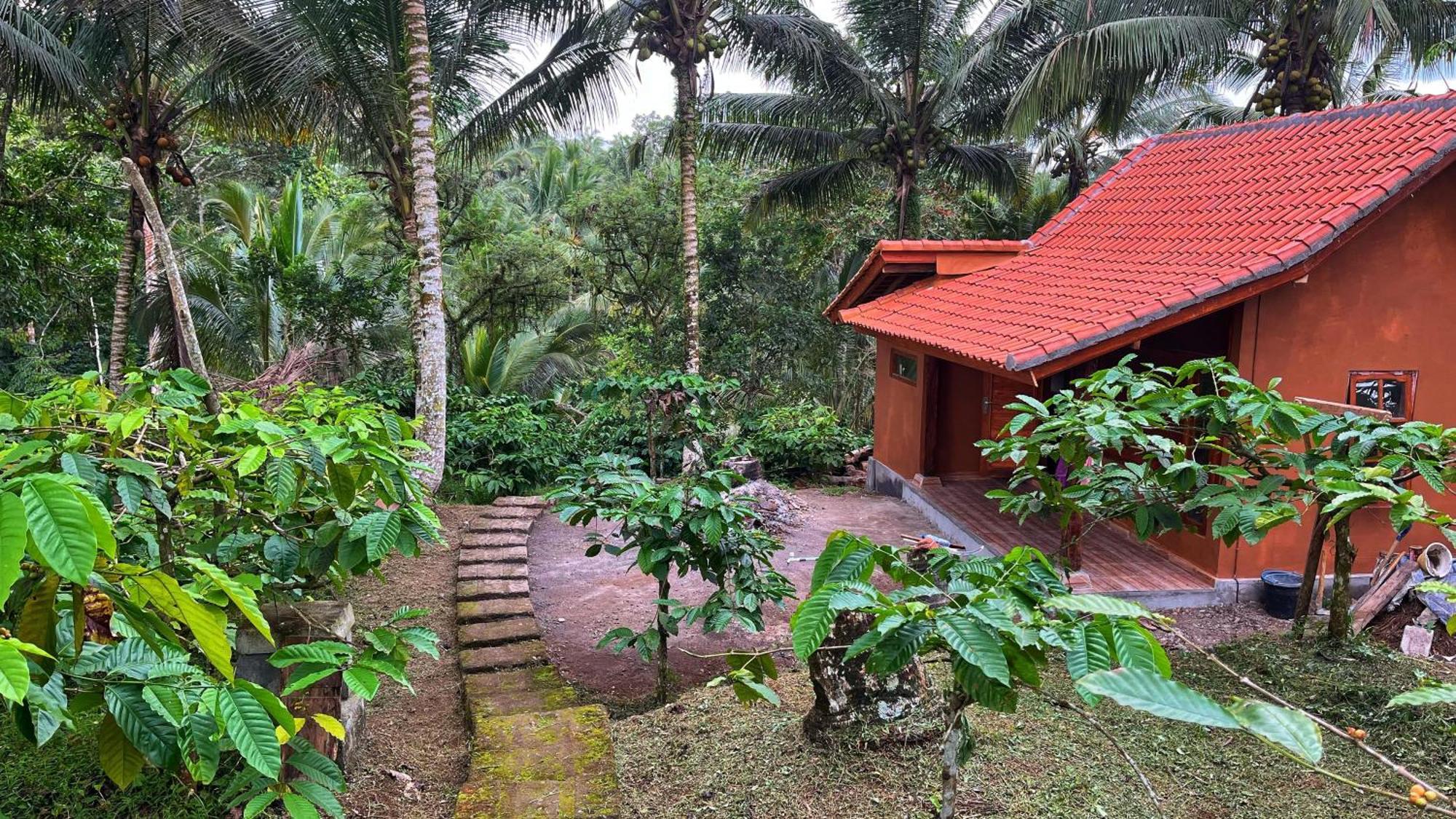 Gempinis Coffee Shop And Villa