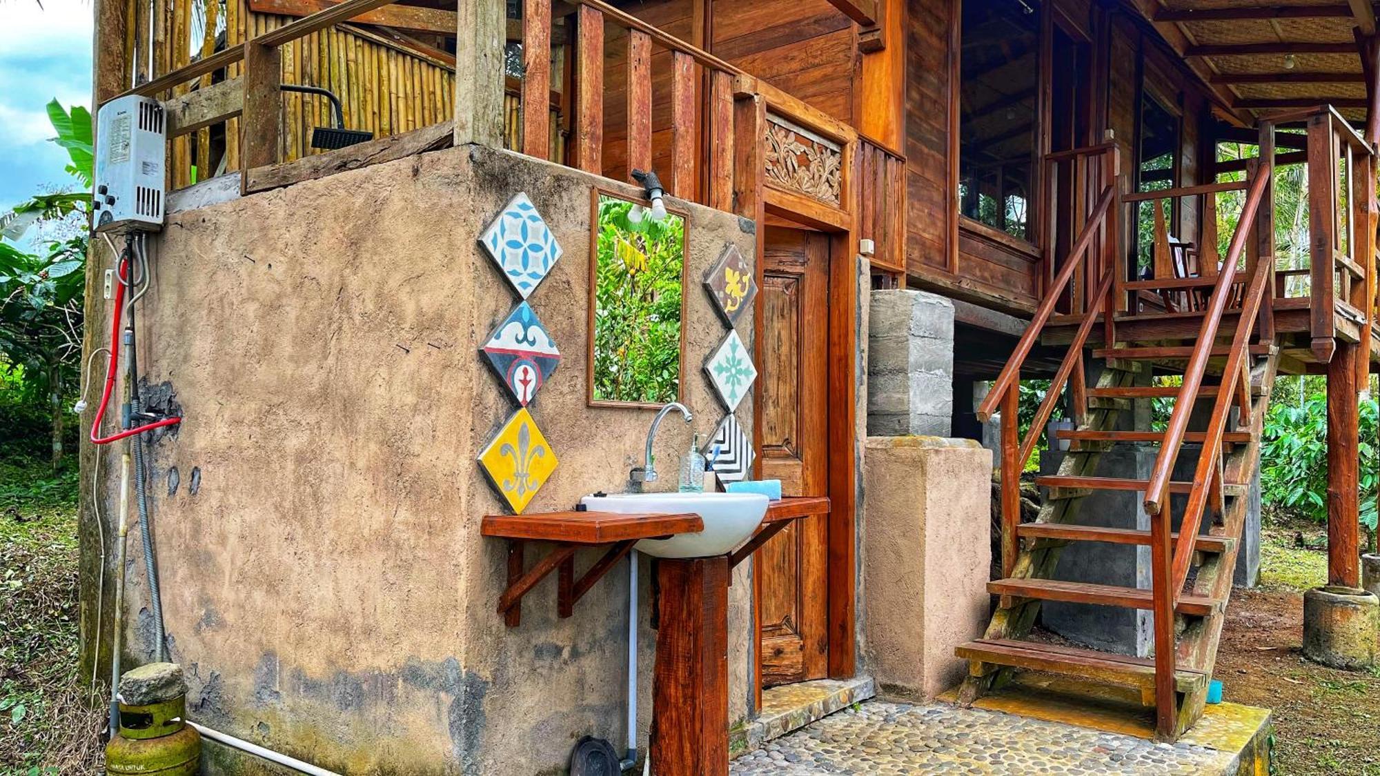 Gempinis Coffee Shop And Villa Blimbing (Bali)