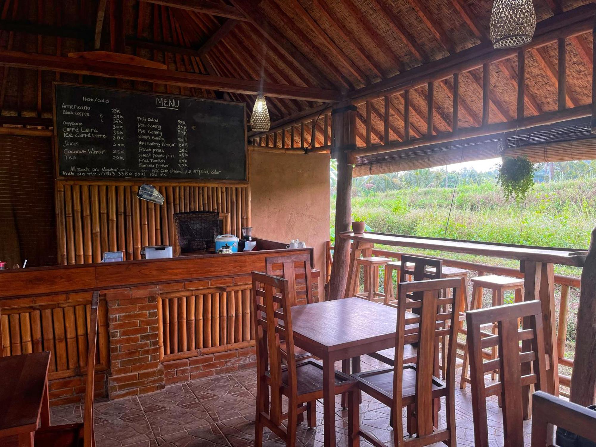 Gempinis Coffee Shop And Villa Blimbing (Bali)
