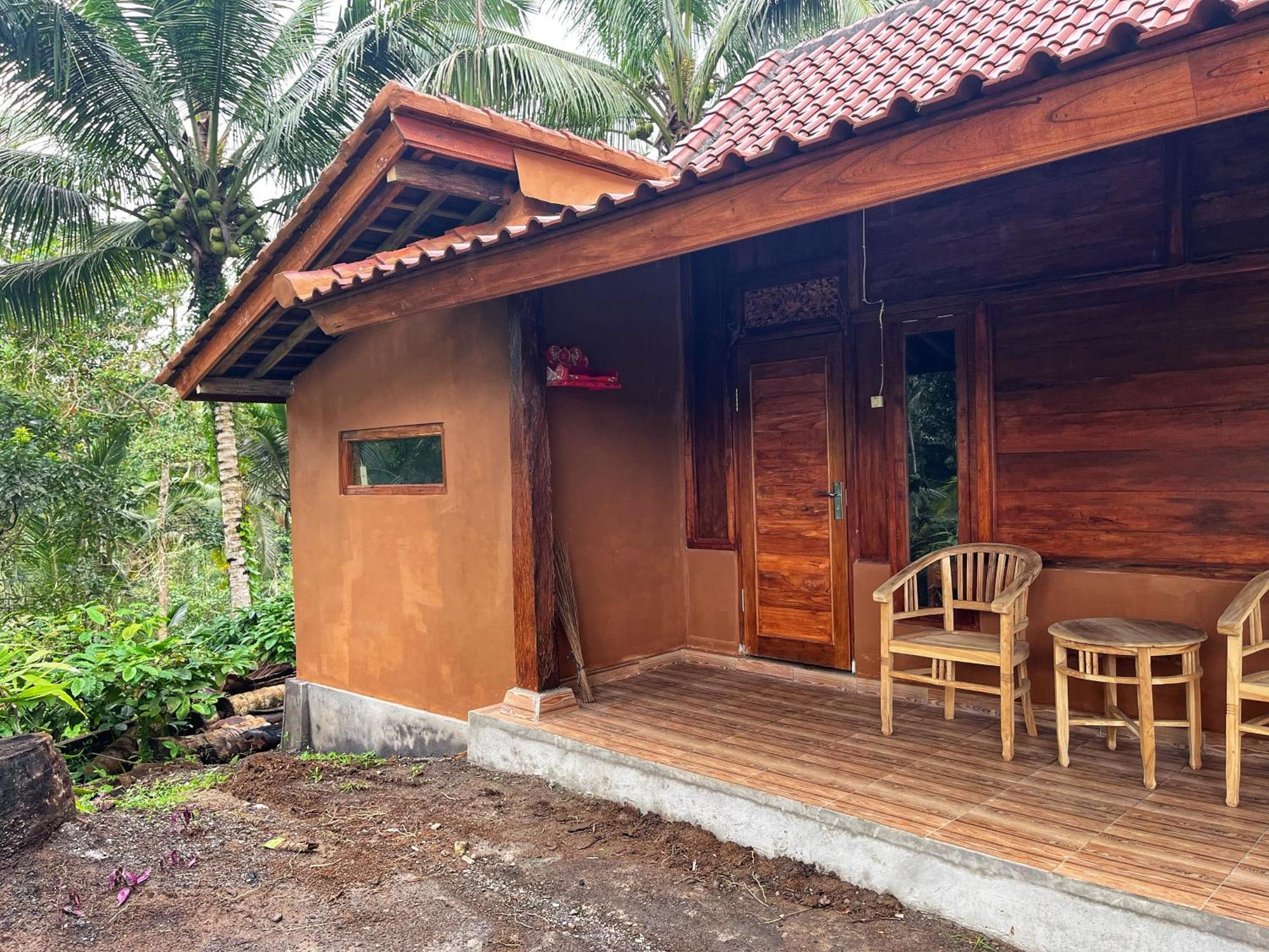Gempinis Coffee Shop And Villa *